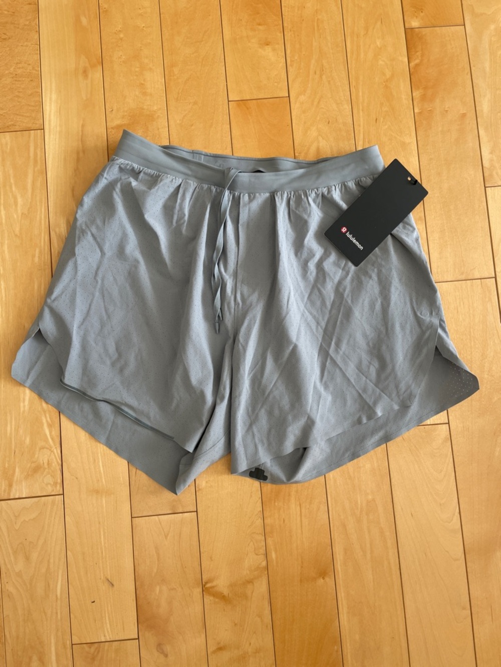 lululemon Men’s Light Grey Athletic Shorts NWT